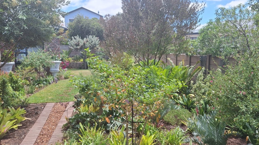 4 Bedroom Property for Sale in Stilbaai Wes Western Cape